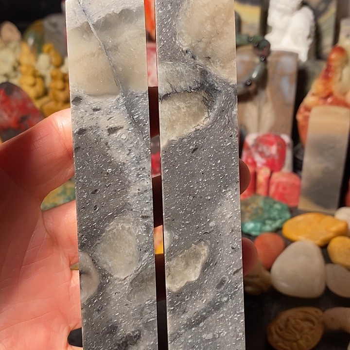 昌化鸡血石牛角冻