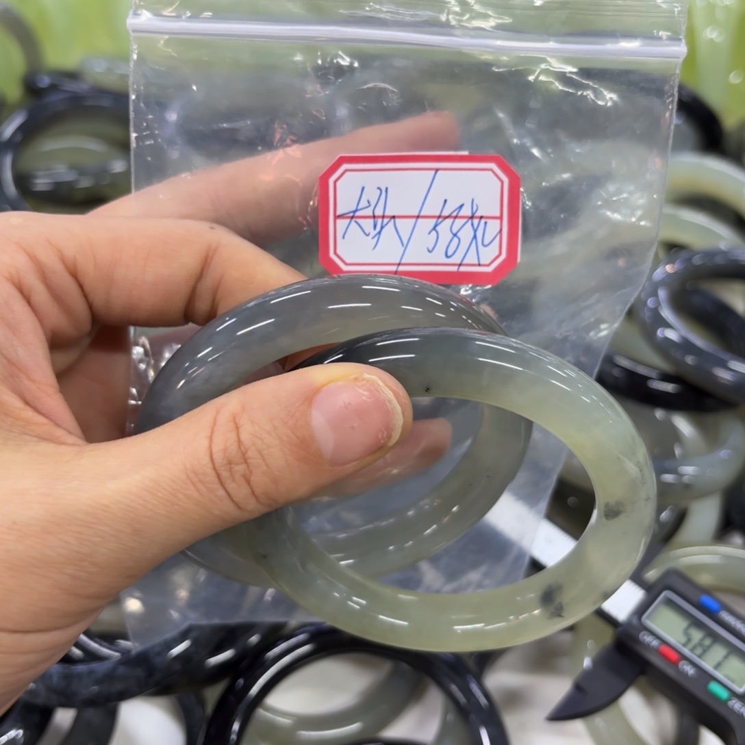 蛇纹石玉手镯未镶嵌大**爸