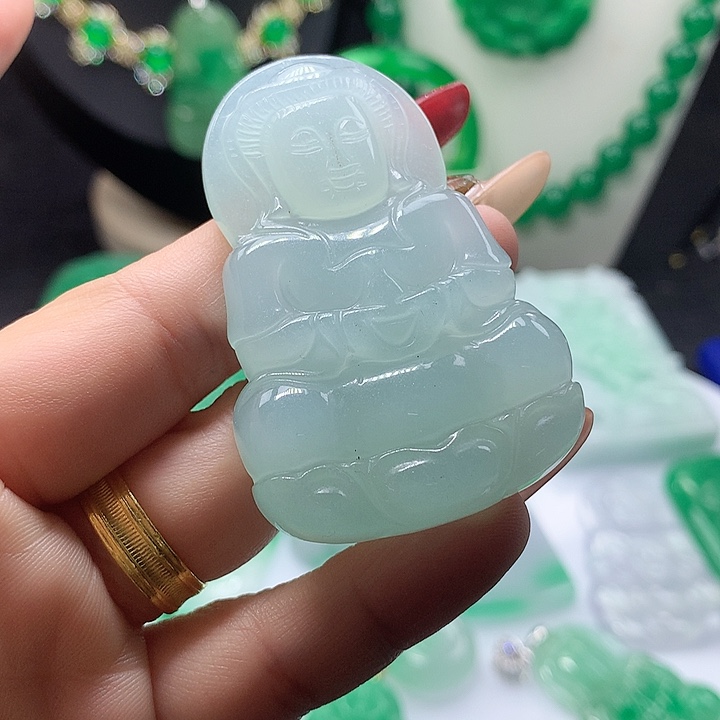 翡翠吊坠(赠链)未镶嵌