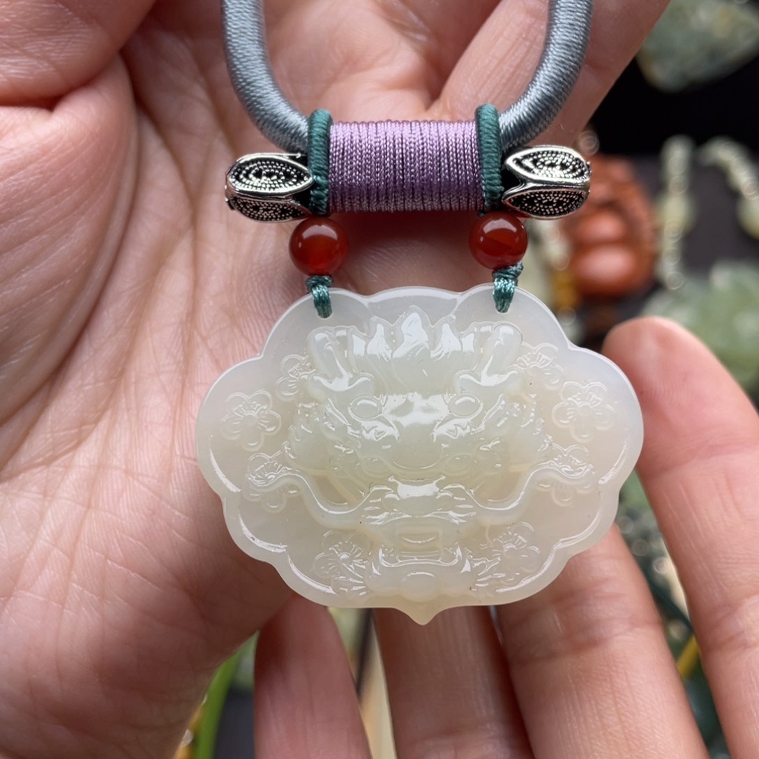 蛇纹石玉颈饰未镶嵌