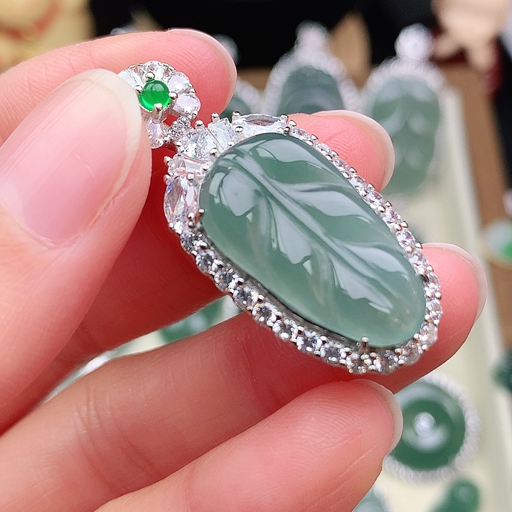 颈饰未镶嵌翡翠吊坠