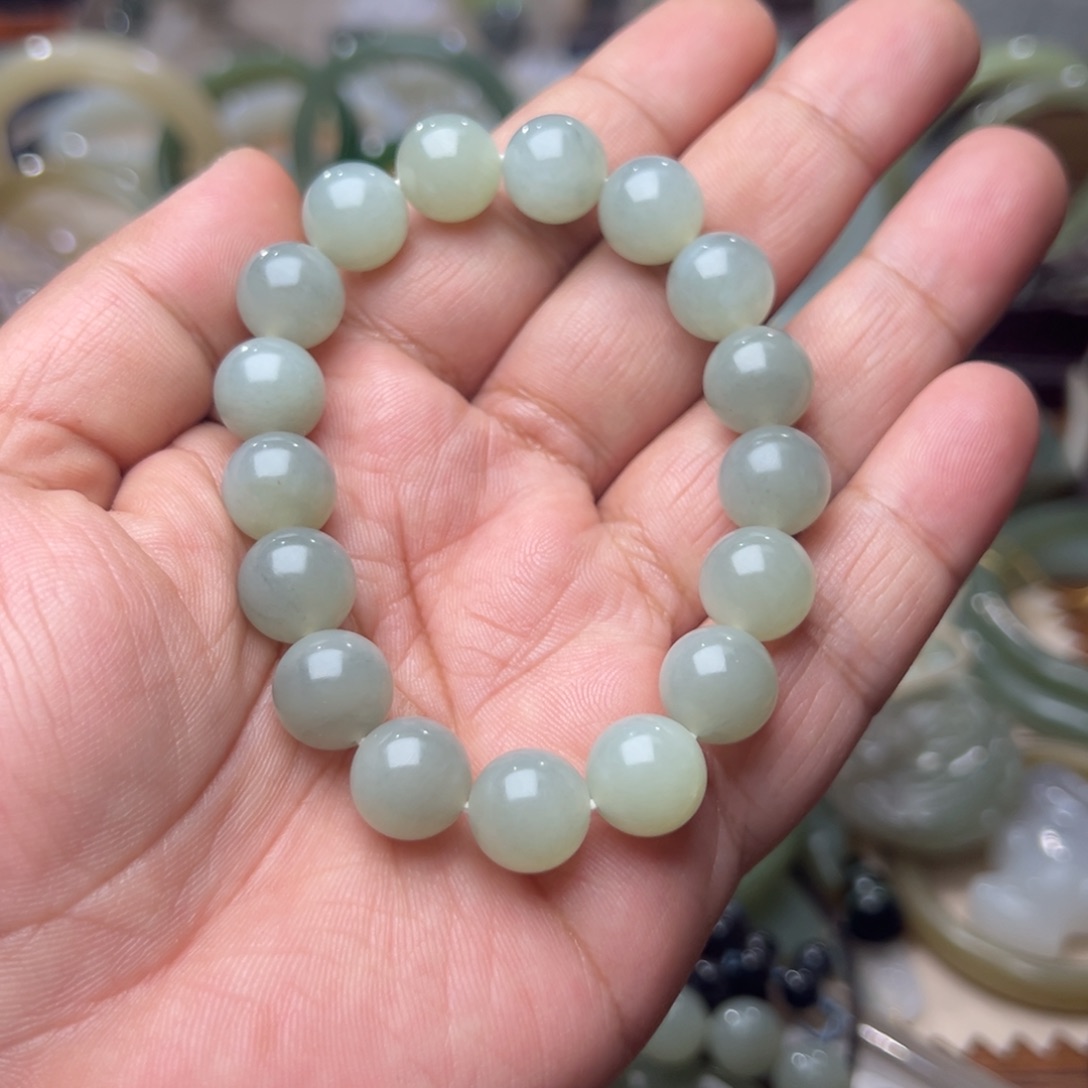 小***。和田玉未镶嵌手串