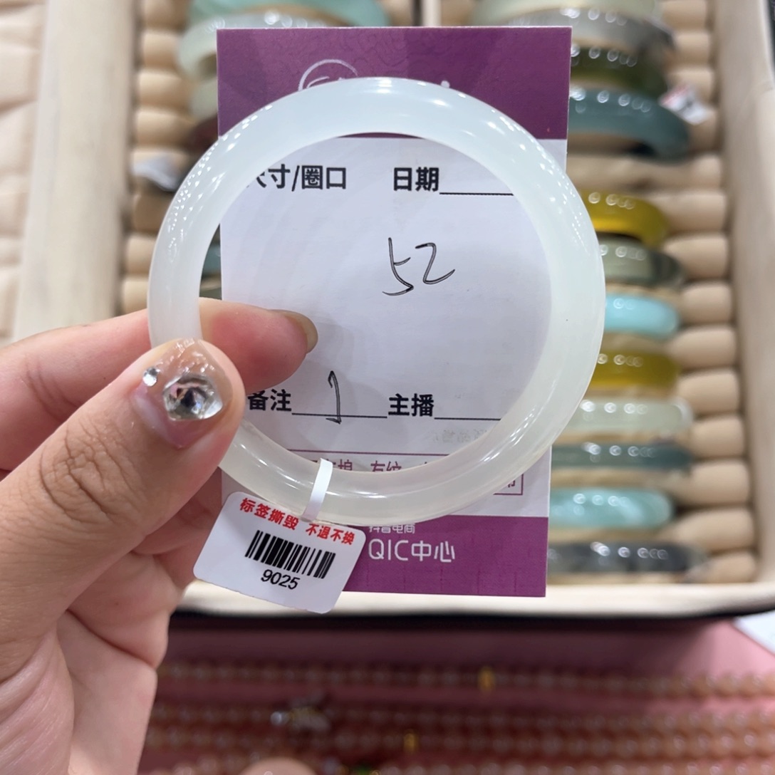 抱***.未镶嵌蛇纹石玉手镯