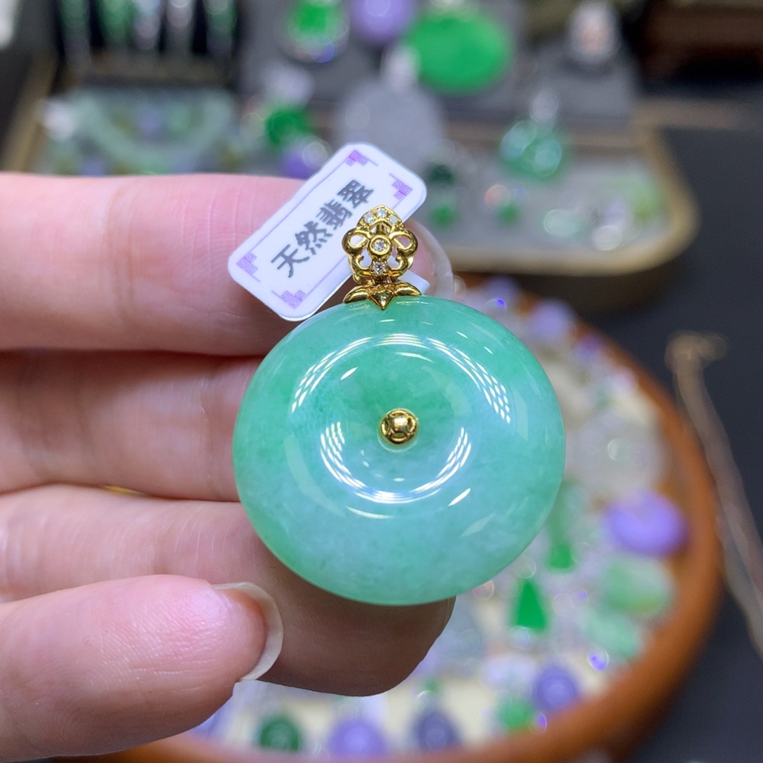 翡翠18K金镶嵌颈饰翡翠吊坠项链