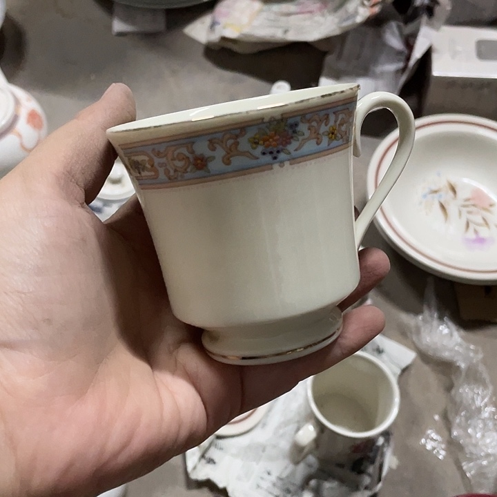 瓷片春蕾象牙磁水杯一个 微瑕