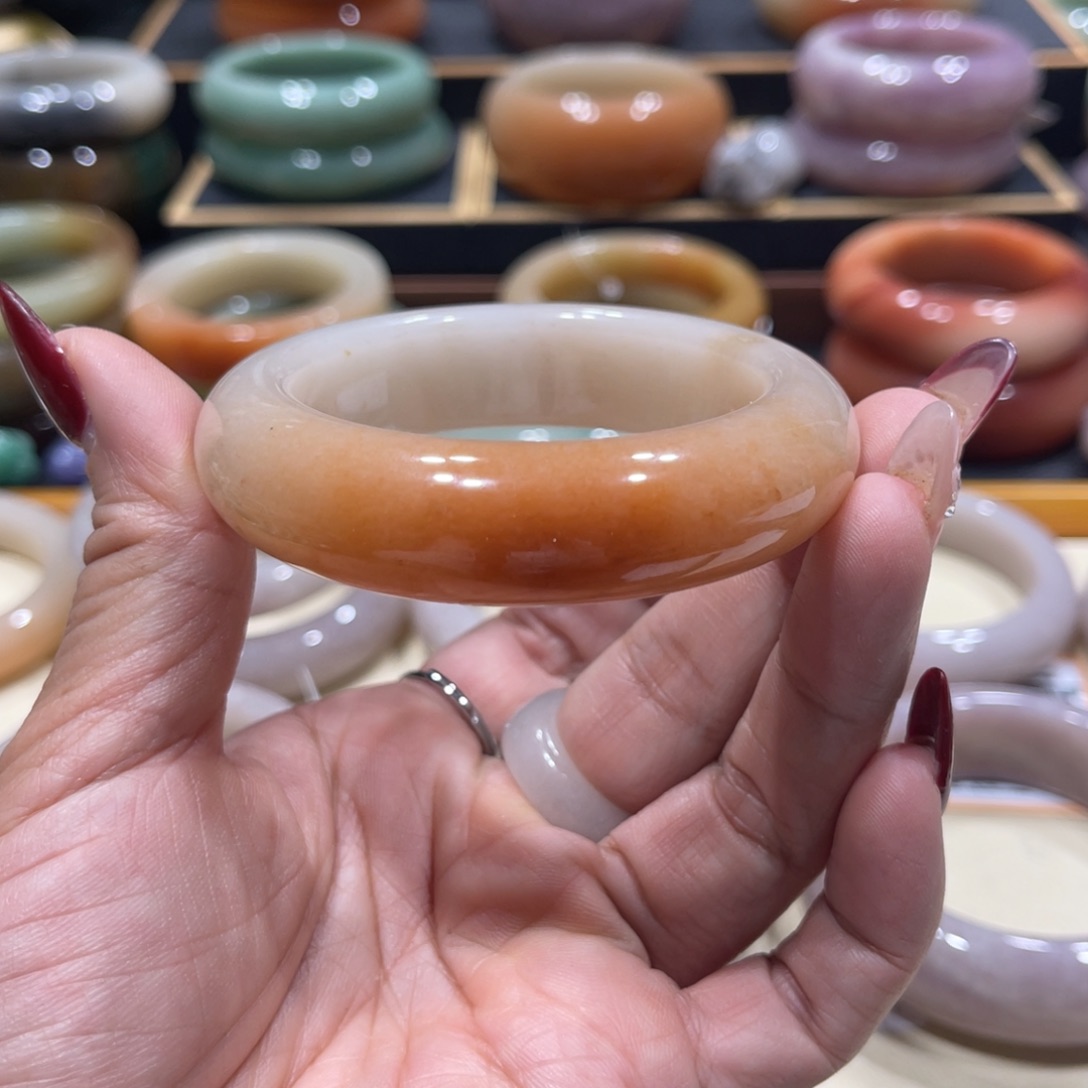 未镶嵌手镯石英岩玉