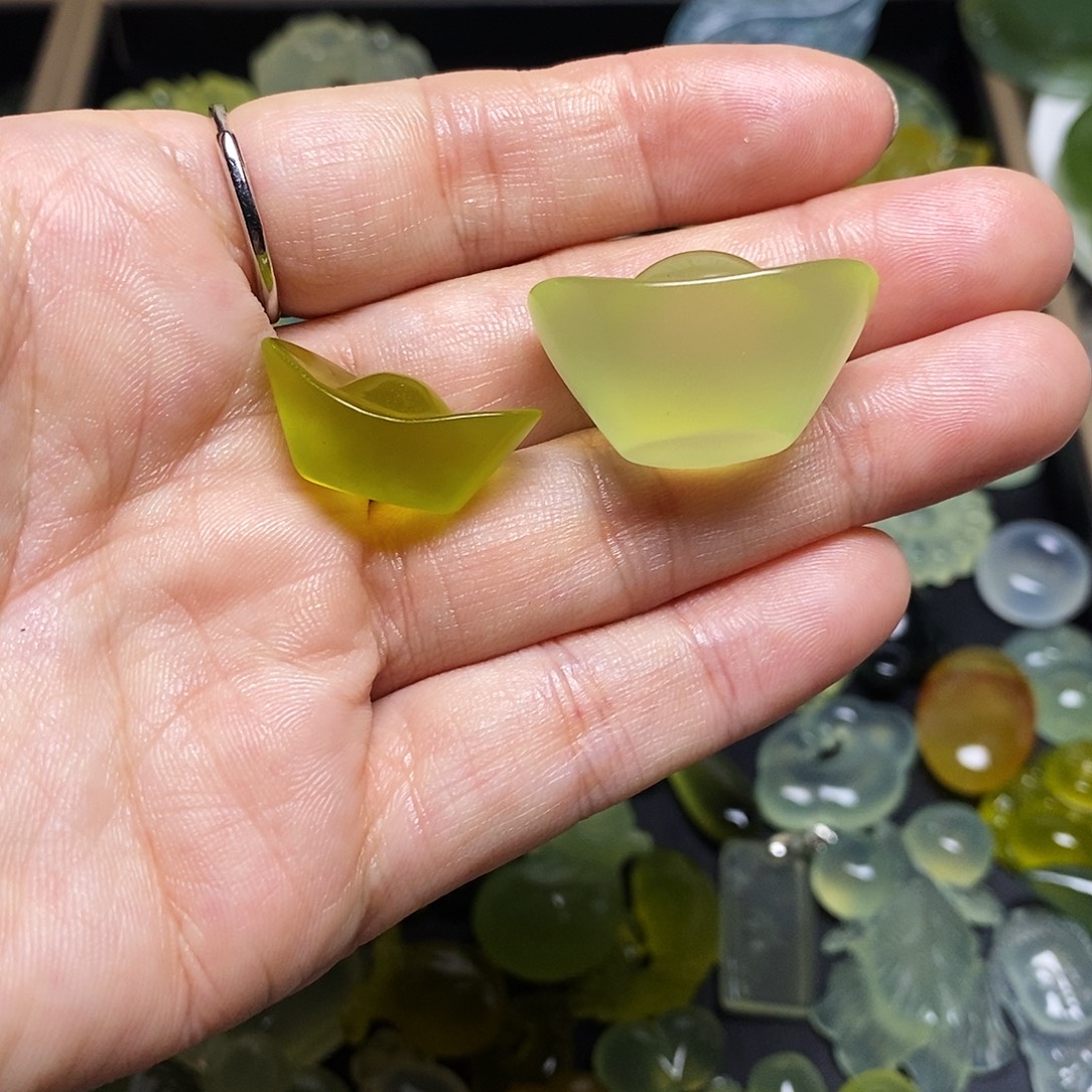 爱***新蛇纹石玉未镶嵌颈饰