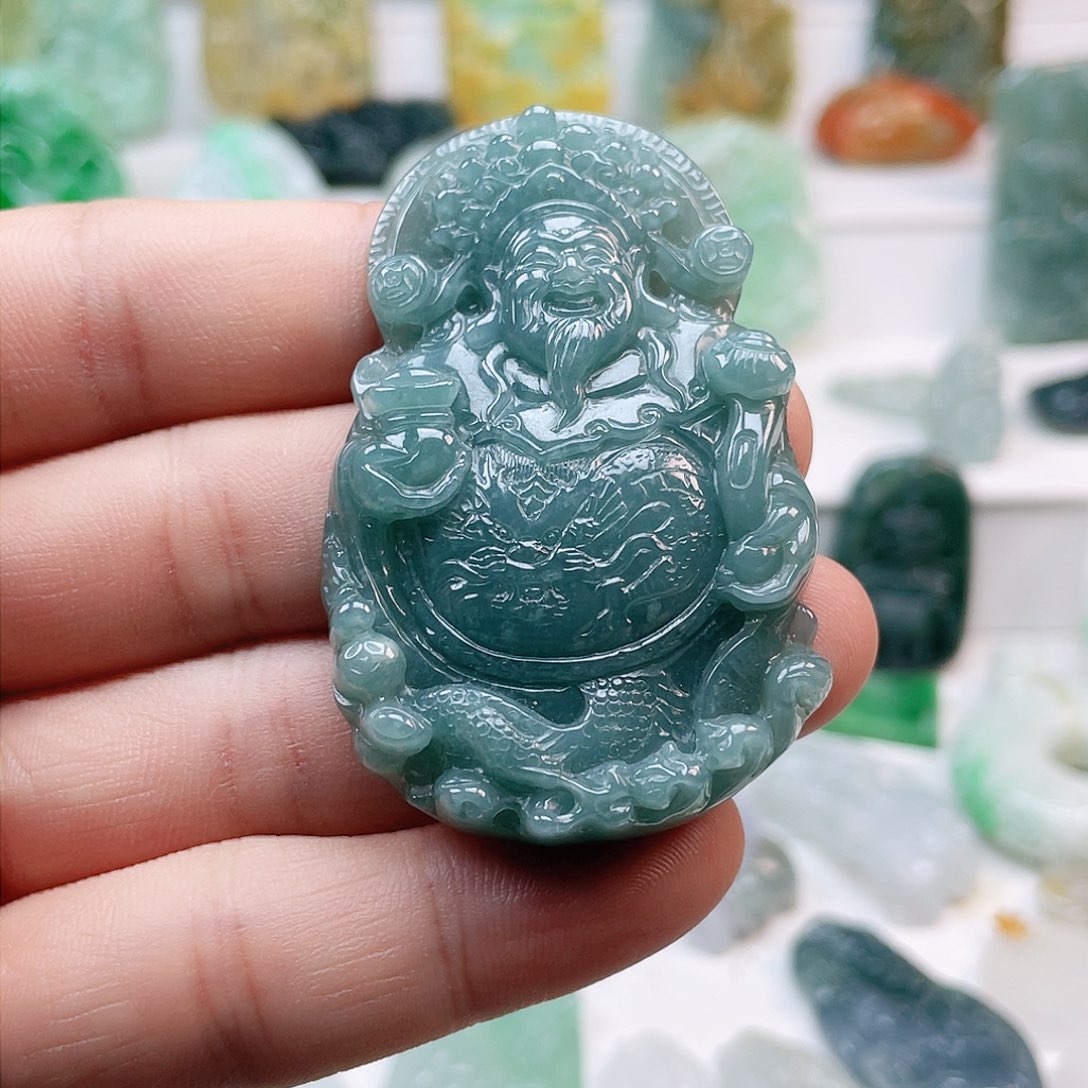 翡翠颈饰未镶嵌财神