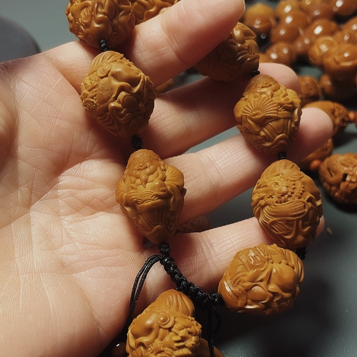 九龙财神，橄榄核雕工艺