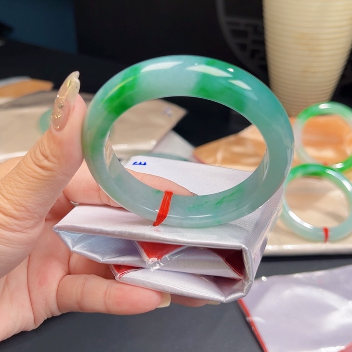 翡翠手镯未镶嵌展示链接53.8