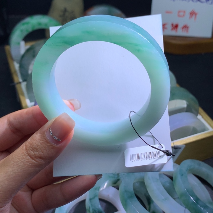 定制翡翠未镶嵌翡翠手镯