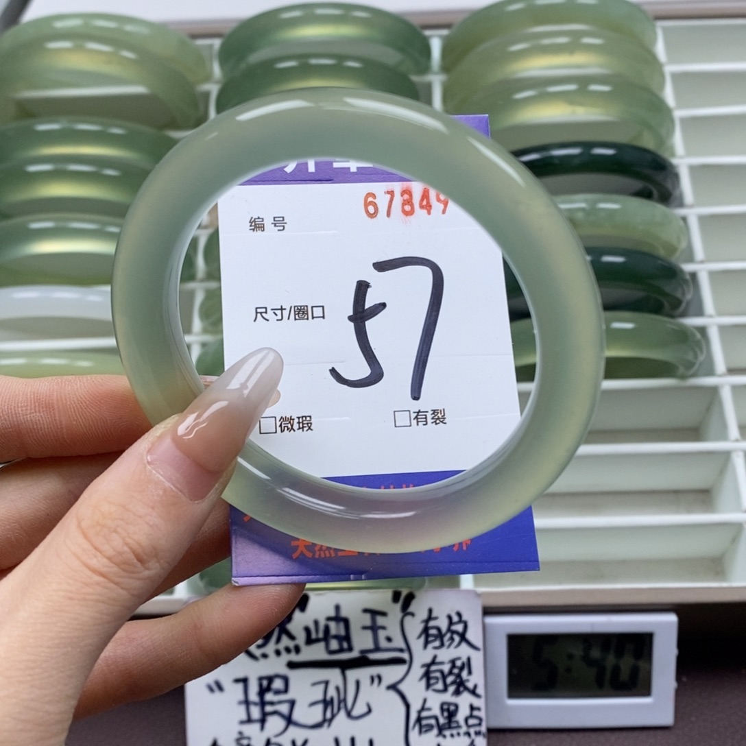 蛇纹石玉手镯未镶嵌