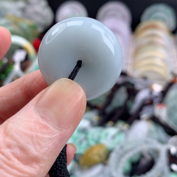 翡翠颈饰未镶嵌吊坠