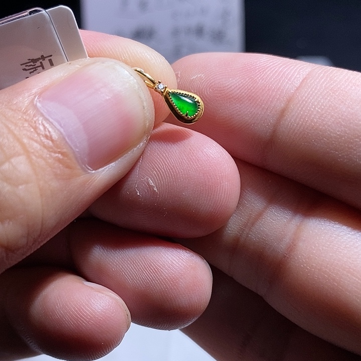 翡翠18K金镶嵌颈饰