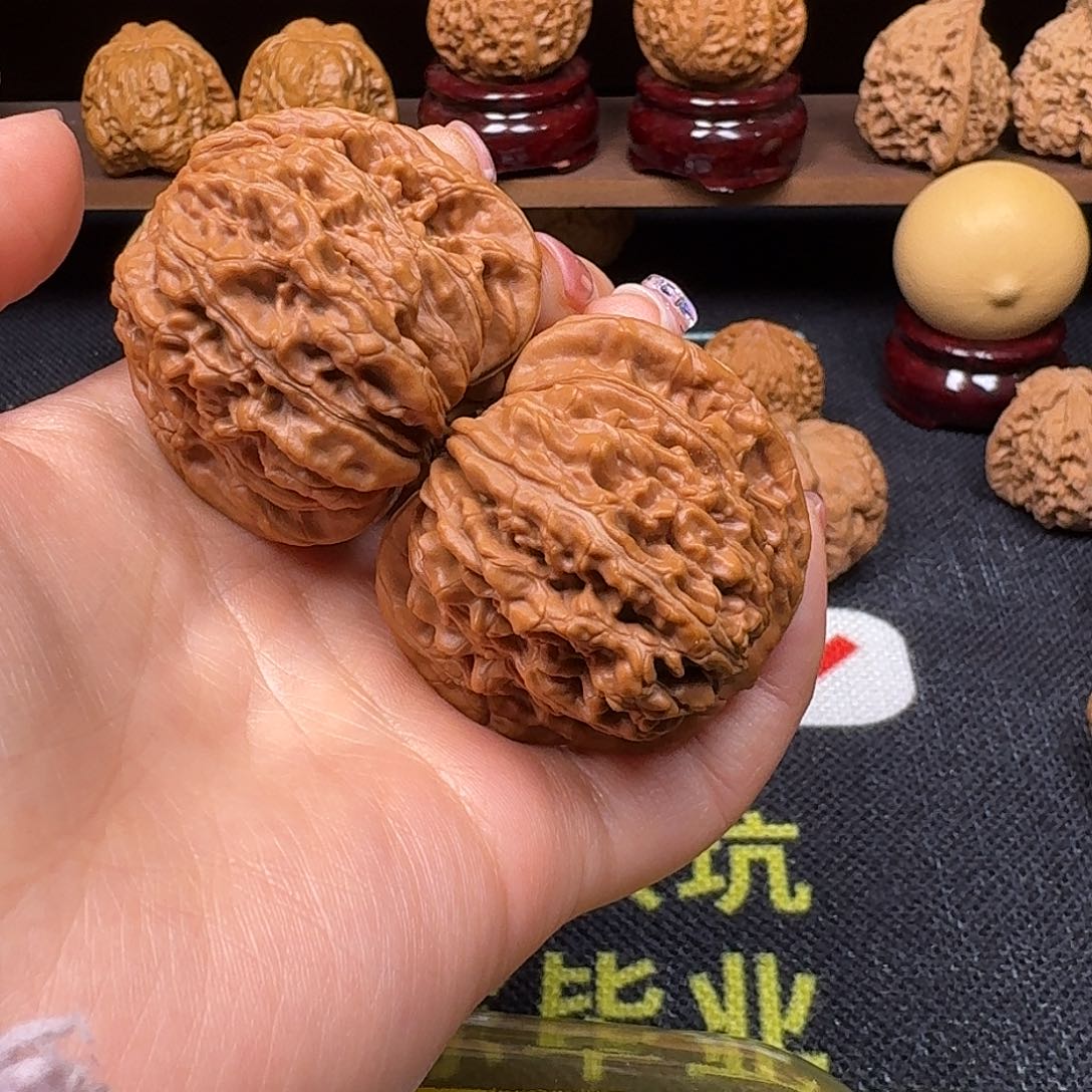 文玩核桃吊坠F****o46四座楼