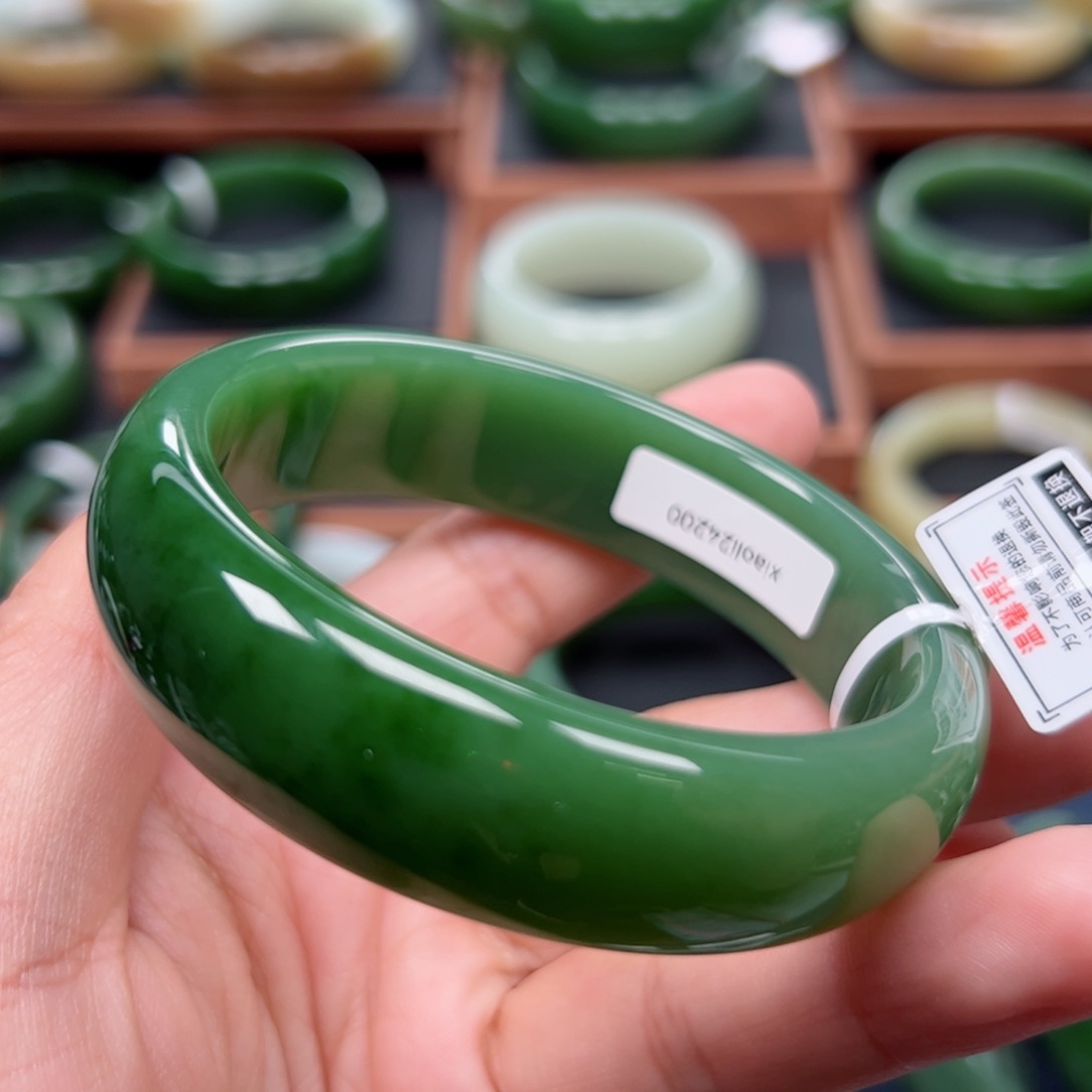 未镶嵌手镯和田玉（碧玉）