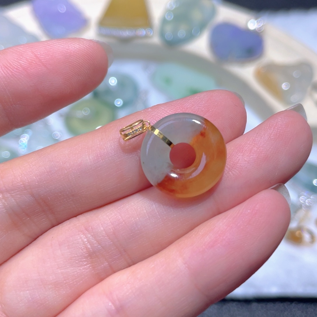 翡翠18K金镶嵌颈饰翡翠