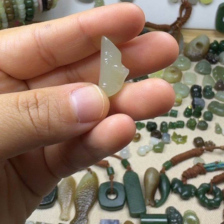 和田玉未镶嵌挂件