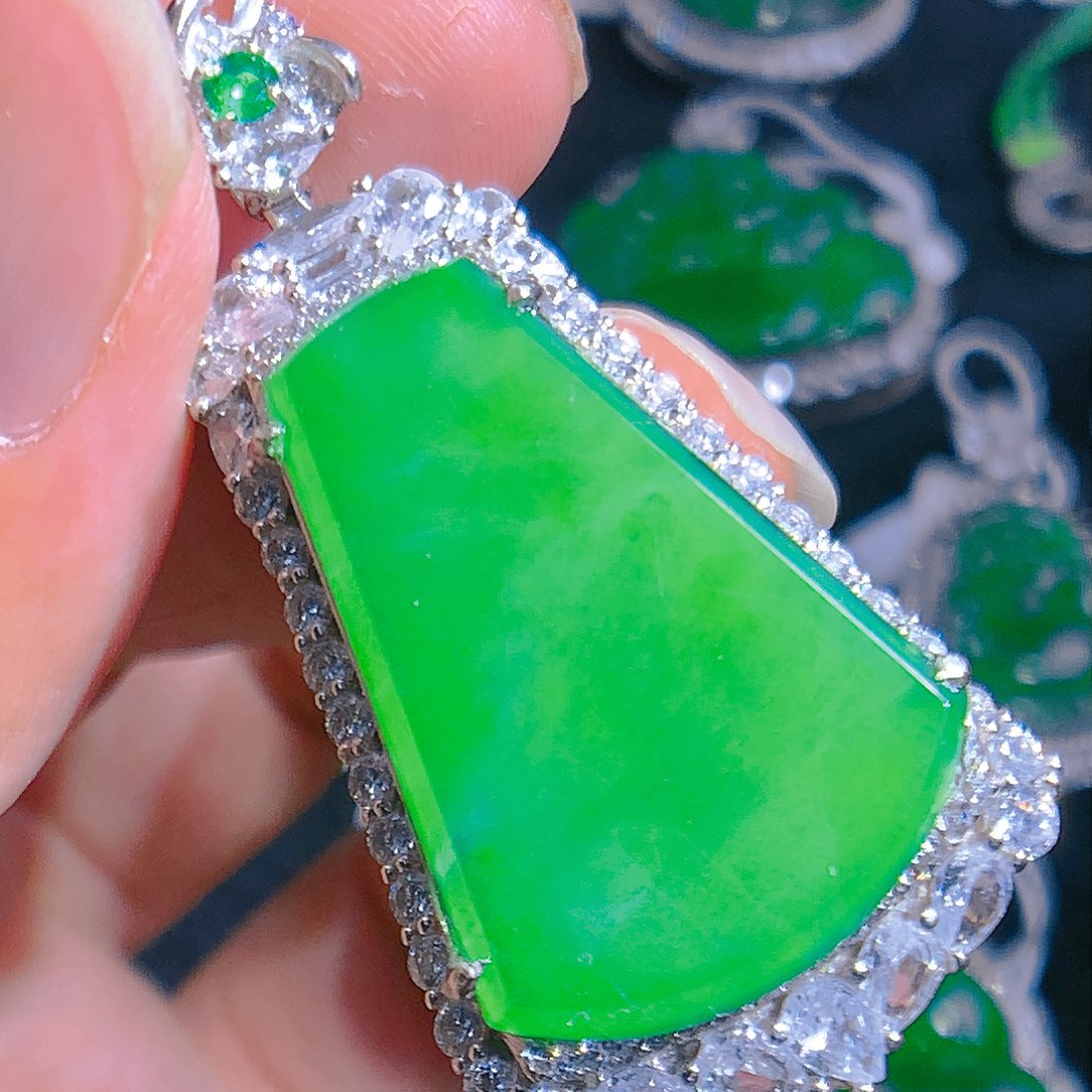 翡翠颈饰银S925镶嵌吊坠