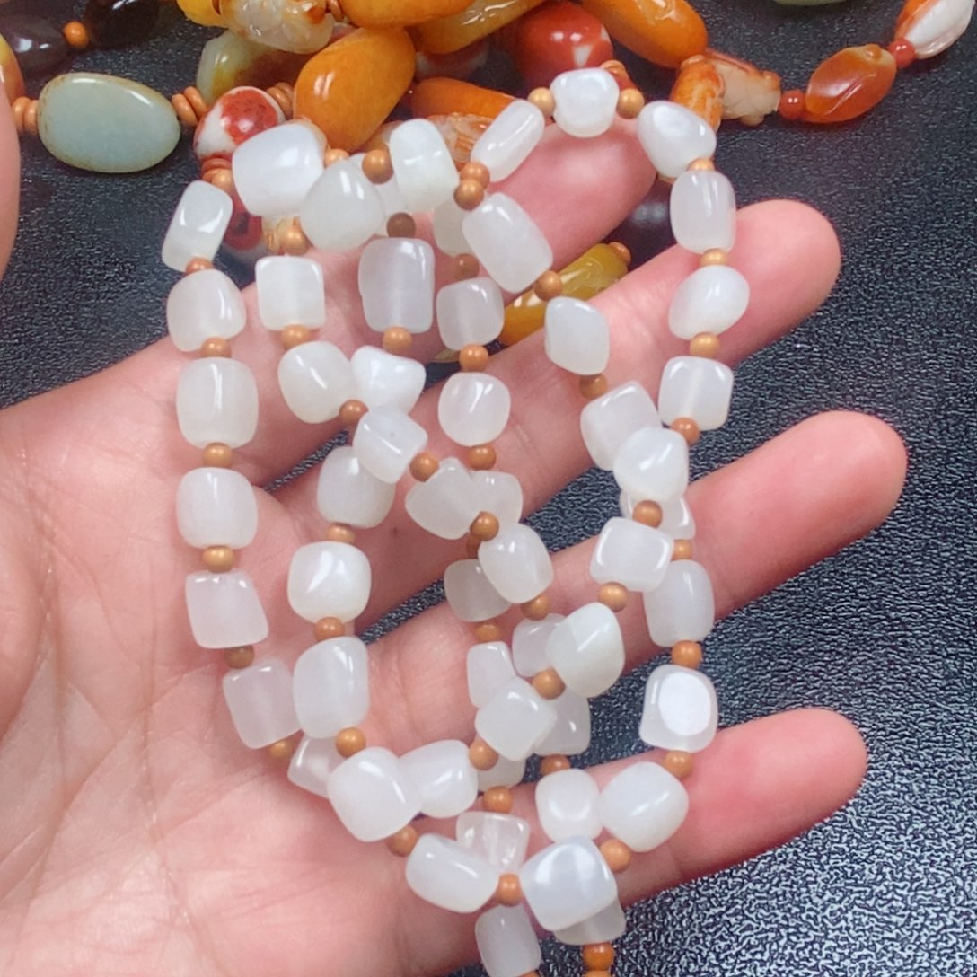 和田玉未镶嵌颈饰