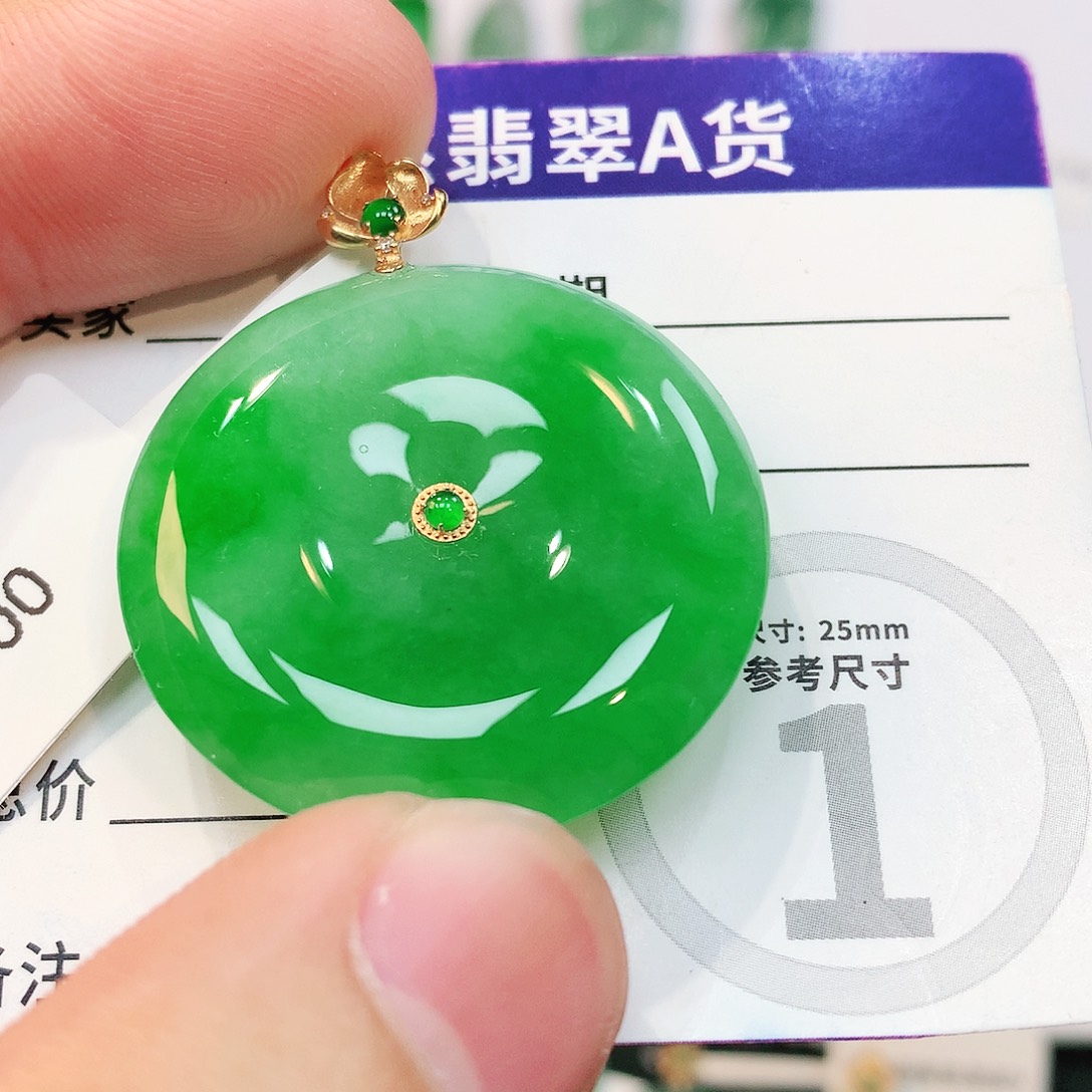 翡翠18K金镶嵌颈饰
