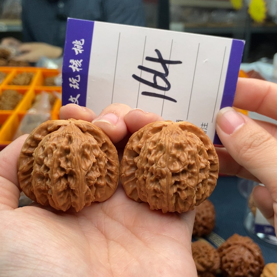 文玩核桃吊坠41白狮子