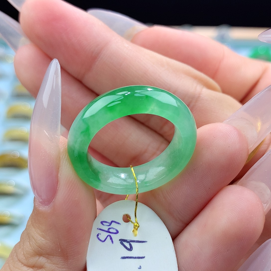 翡翠戒指未镶嵌18-19圈