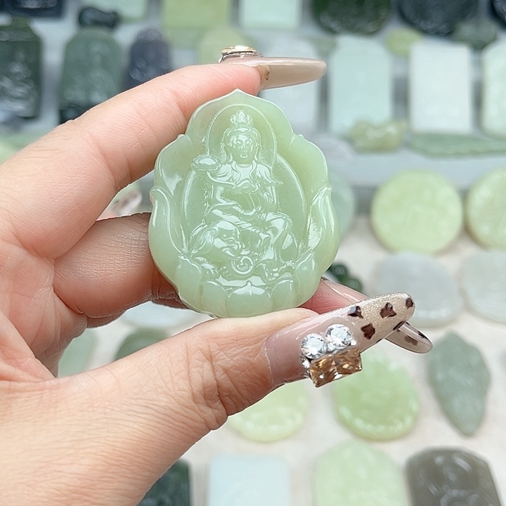 追***逐和田玉未镶嵌颈饰