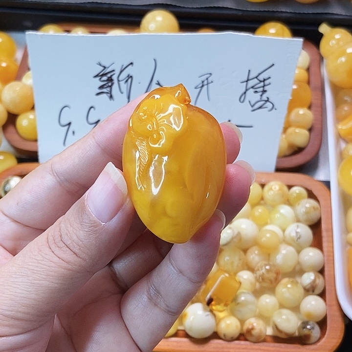 琥珀未镶嵌颈饰天然蜜蜡