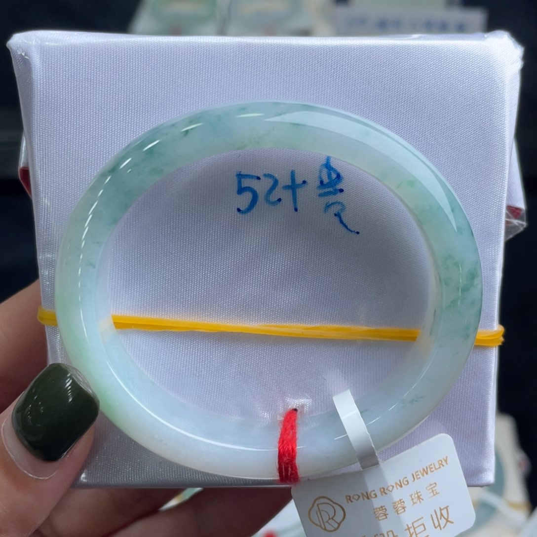 翡翠手镯未镶嵌翡翠手镯