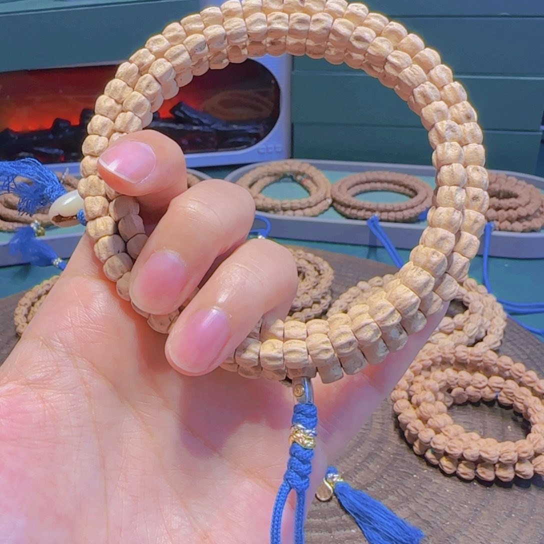 C***c柏香籽/百香籽吊坠