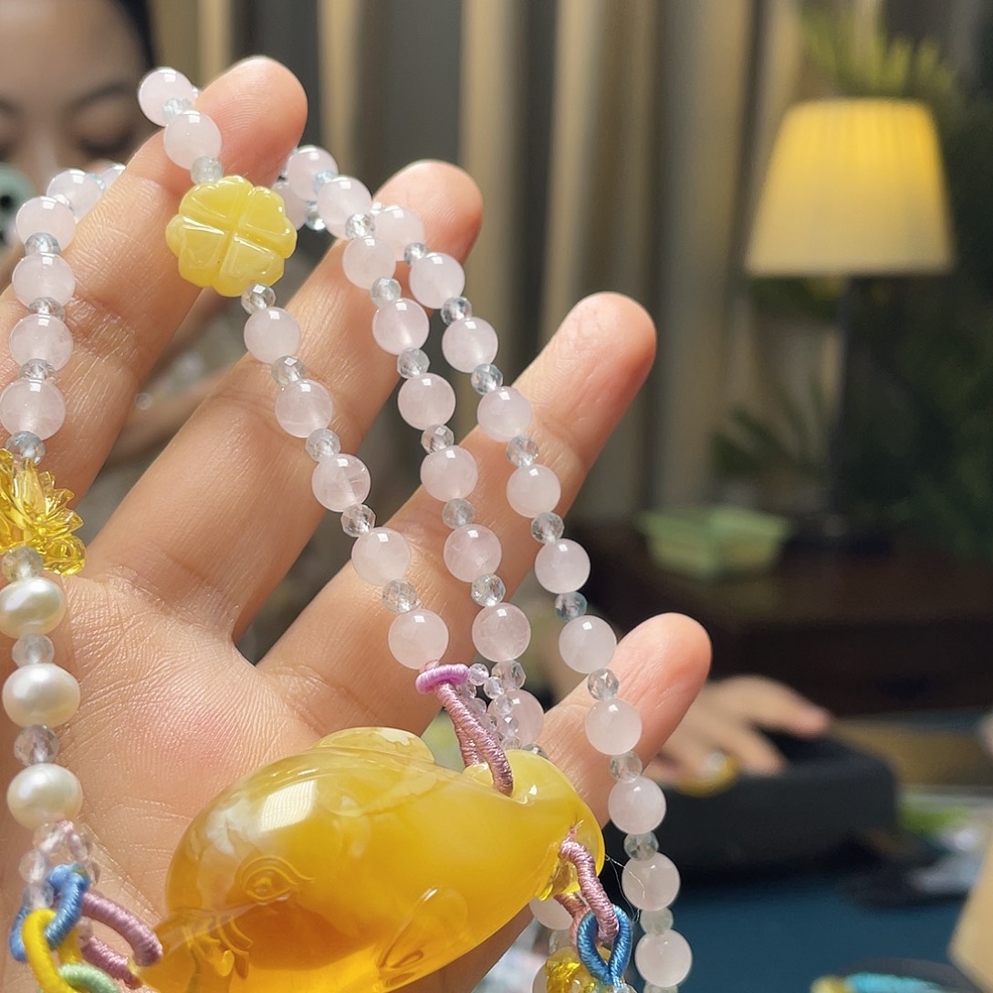 琥珀未镶嵌裸石吊坠
