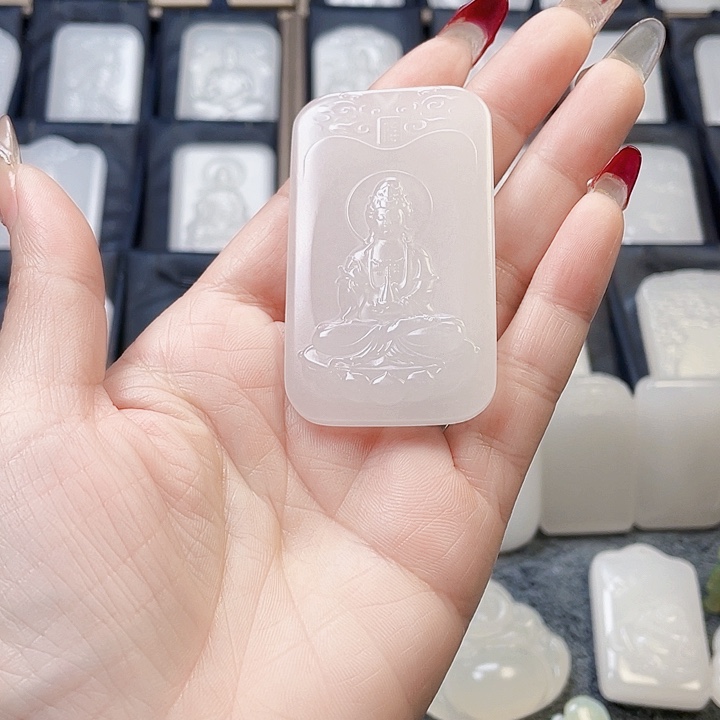 石英质玉（金丝玉）颈饰未镶嵌平**者新疆金丝玉双面雕工