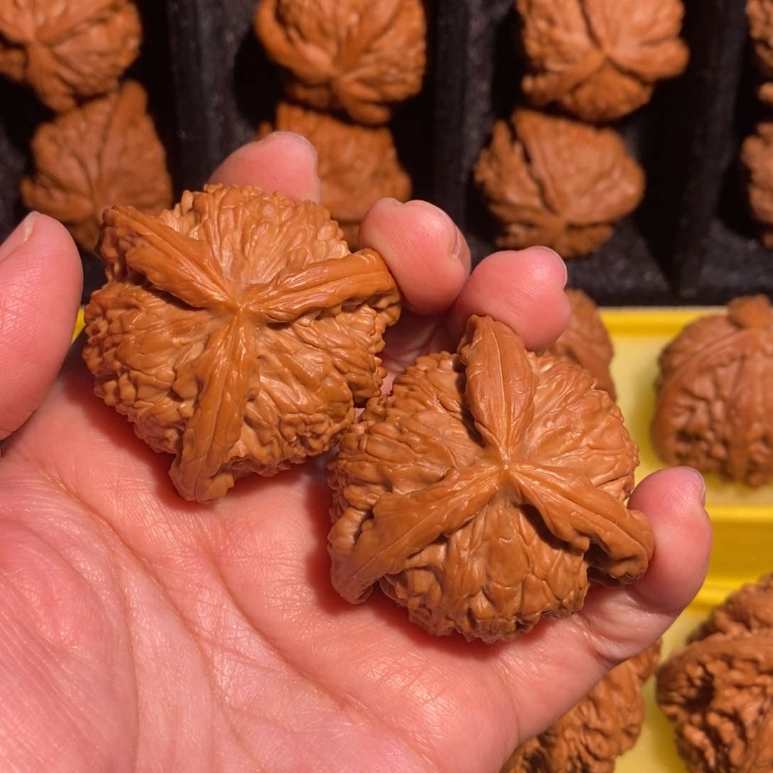 走***餐文玩核桃吊坠白狮子三棱43的