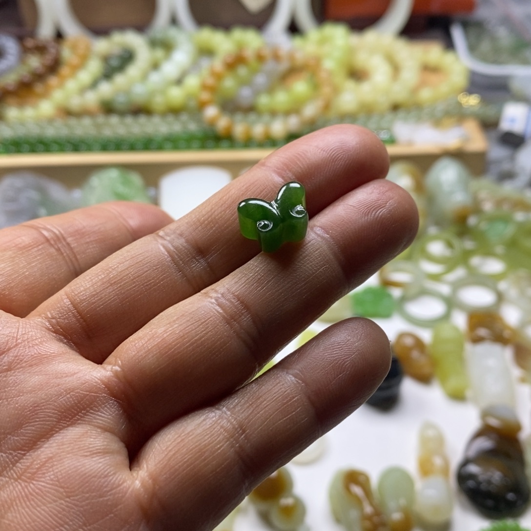 ****和田玉（糖玉）未镶嵌颈饰