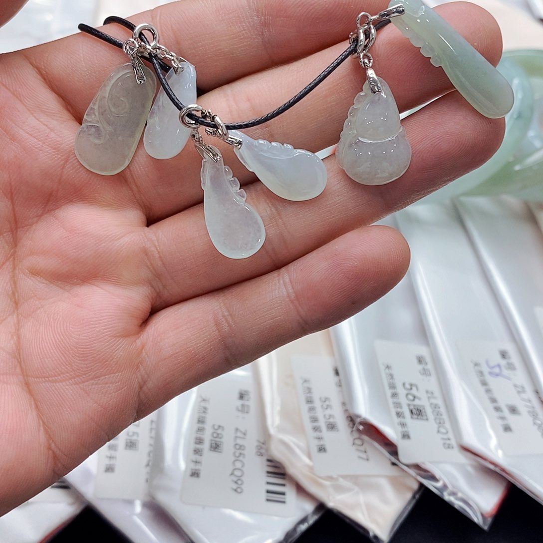 翡翠颈饰未镶嵌翡翠