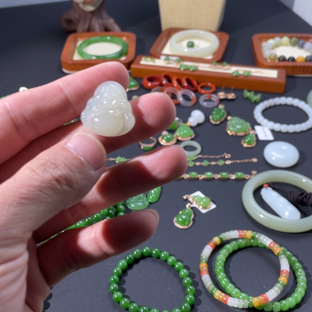 和田玉颈饰未镶嵌