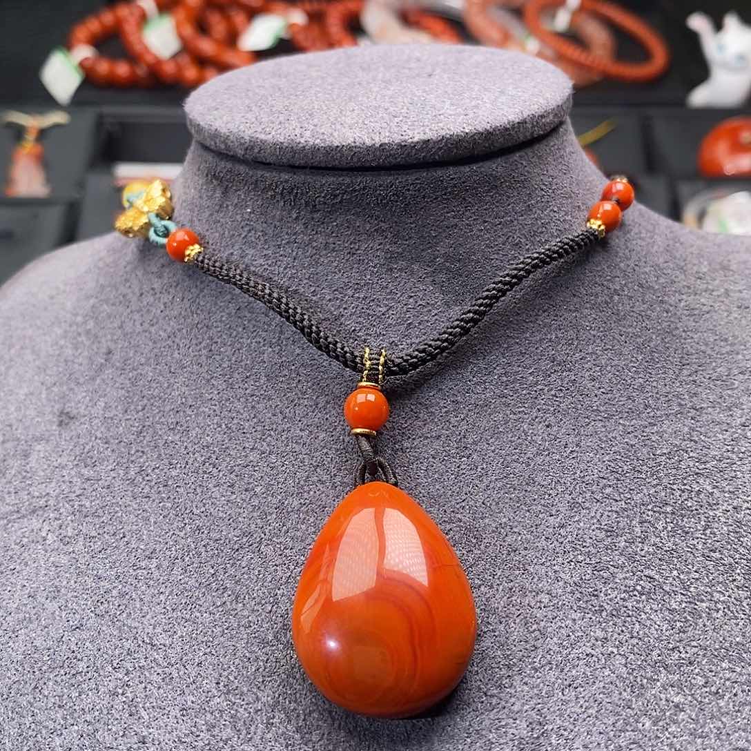 南红玛瑙未镶嵌四川凉山水滴吊坠