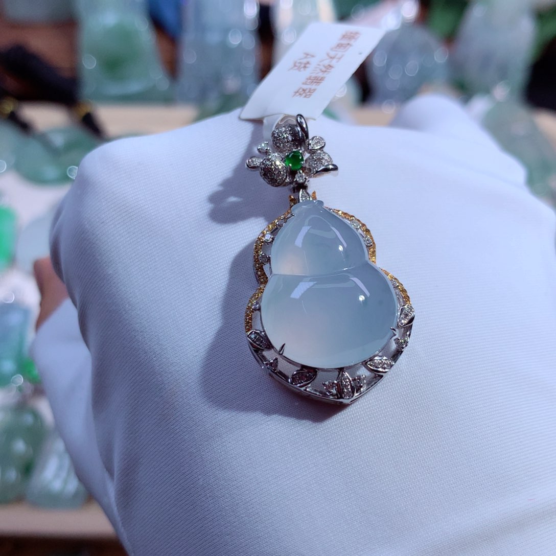 翡翠颈饰18K金镶嵌葫芦