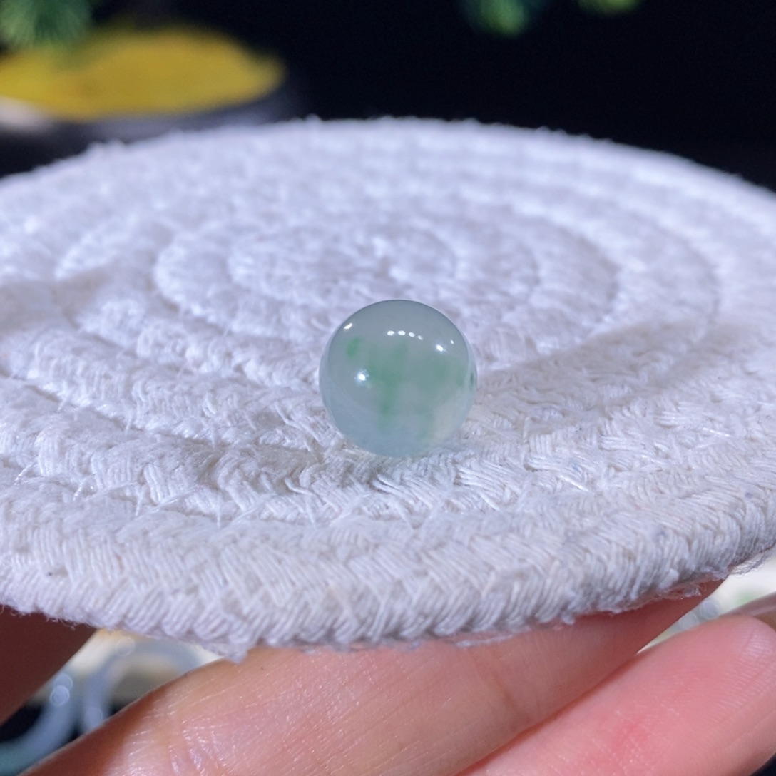 翡翠未镶嵌颈饰翡翠冰茶飘绿珠