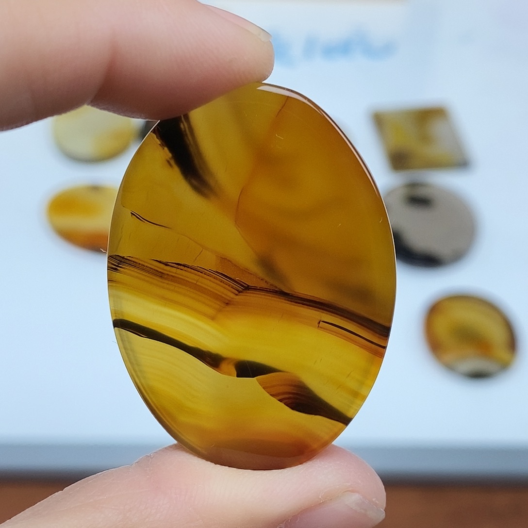 敬***阁玛瑙/玉髓未镶嵌珠宝半成品