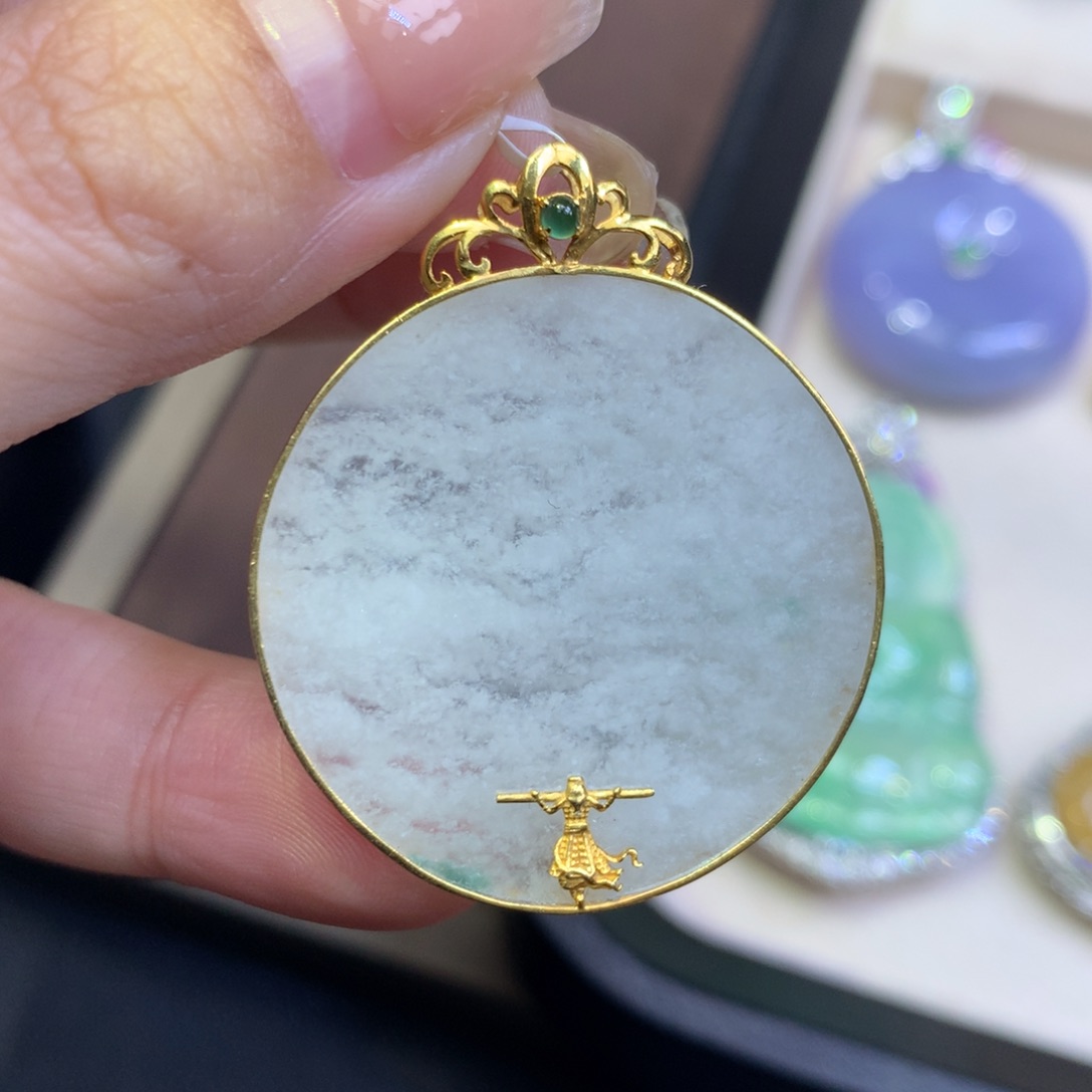 翡翠18K金镶嵌颈饰