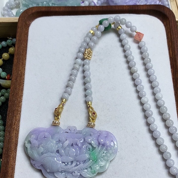 翡翠颈饰未镶嵌吊坠