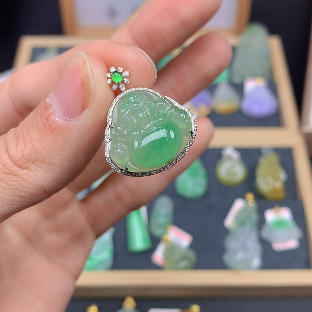 翡翠颈饰18K金镶嵌翡翠