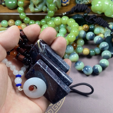 颈饰合金石英质玉