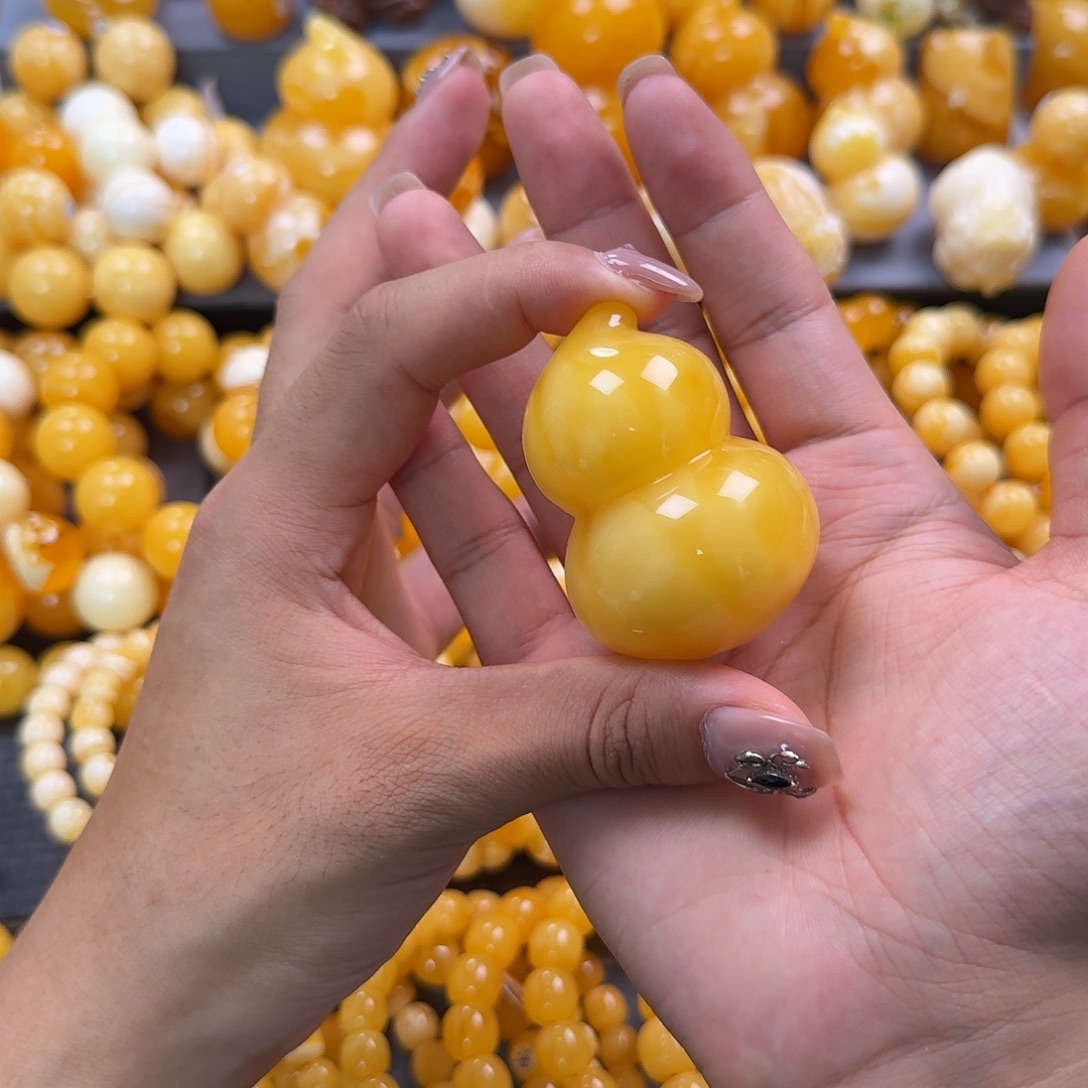 蜜蜡未镶嵌珠宝奇石