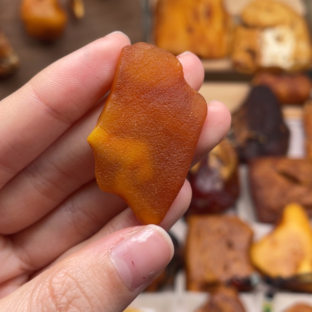 琥珀未镶嵌珠宝奇石