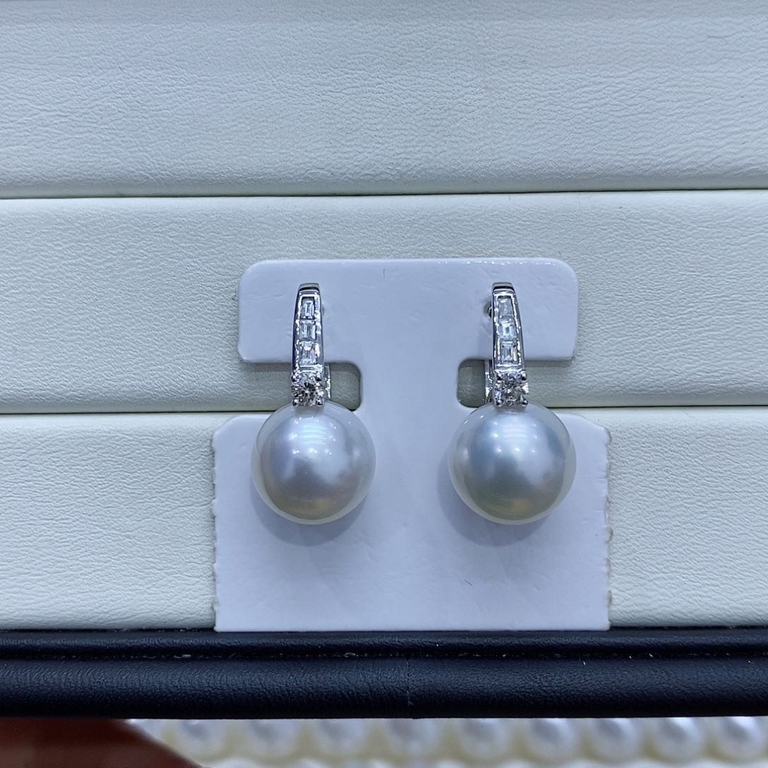 海水珍珠耳饰18K金镶嵌小*11到12点位