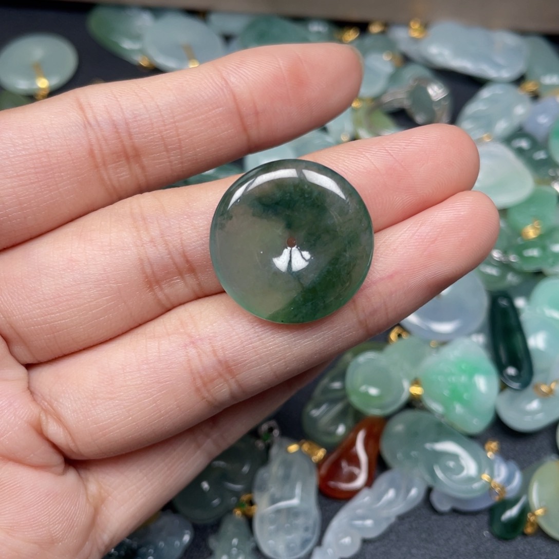 翡翠颈饰18K金镶嵌翡翠