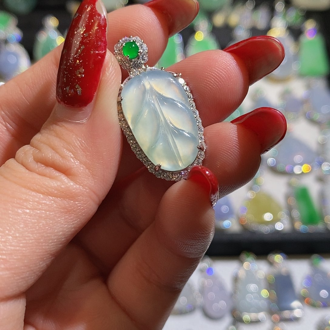 翡翠颈饰银S925镶嵌天然翡翠